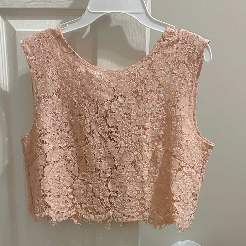 Elegant Lace Sleeveless Top - Peach